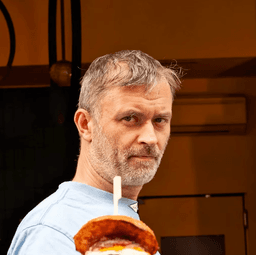 Tomek, właściciel Holy Burger w Gdańsku